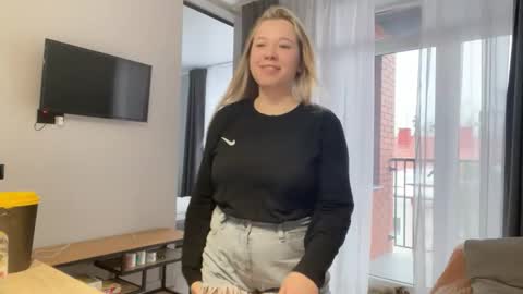 Snapshot of alyrasun chatting on 02/27/26, 06:13 Al online show from 02/27/26, 06:13