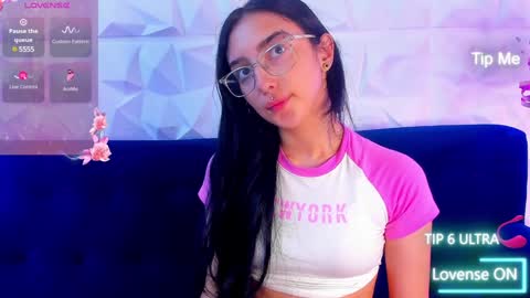 Snapshot of alys_molly chatting on 12/13/24, 11:02 sopie online show from 12/13/24, 11:02