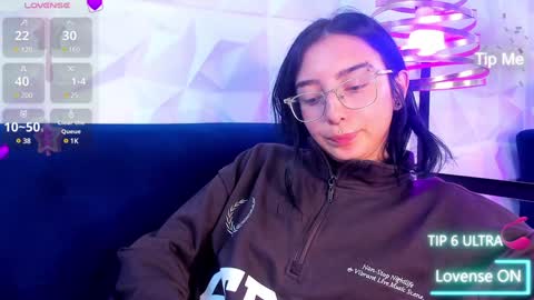 Snapshot of alys_molly chatting on 12/16/24, 05:22 sopie online show from 12/16/24, 05:22