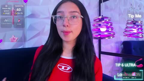 Snapshot of alys_molly chatting on 12/20/24, 11:10 sopie online show from 12/20/24, 11:10