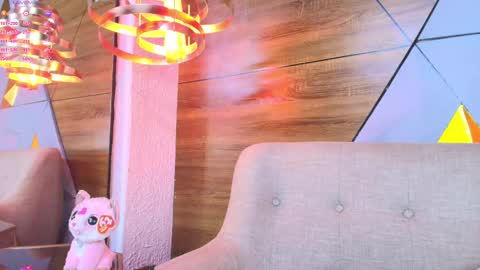 Snapshot of alys_molly chatting on 02/17/25, 02:04 sopie online show from 02/17/25, 02:04