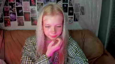 Snapshot of alysameow chatting on 06/17/26, 01:56 Alysa 7GMT online show from 06/17/26, 01:56