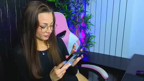 Snapshot of alyseruss chatting on 09/08/25, 09:47 Alyse online show from 09/08/25, 09:47