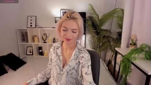 Snapshot of alysiasun chatting on 09/15/25, 01:44 Alysia online show from 09/15/25, 01:44