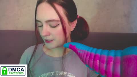 Snapshot of alyssa__scarlet chatting on 12/28/24, 05:02 Alyssa online show from 12/28/24, 05:02