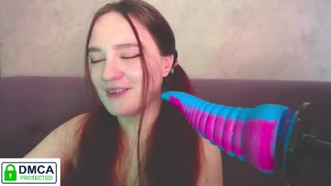 Snapshot of alyssa__scarlet chatting on 10/24/25, 08:11 Alyssa online show from 10/24/25, 08:11