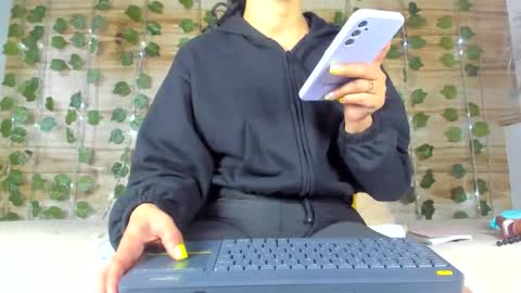 alyssia online show from 02/13/25, 12:43