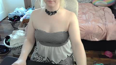 Snapshot of alyxiabewbs chatting on 03/26/26, 05:29 alyxiabewbs online show from 03/26/26, 05:29