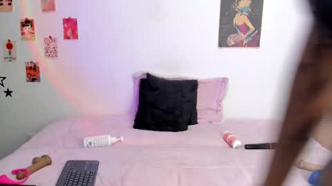 Snapshot of alyxroses chatting on 03/08/25, 01:28 online show from 03/08/25, 01:28
