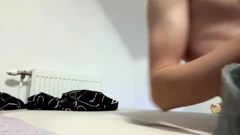 alzuhki975150 online show from 03/19/26, 05:55