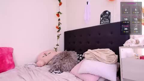 Isabella online show from 10/20/25, 06:52