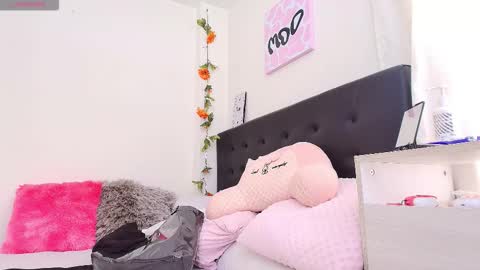 Isabella online show from 11/11/25, 07:14