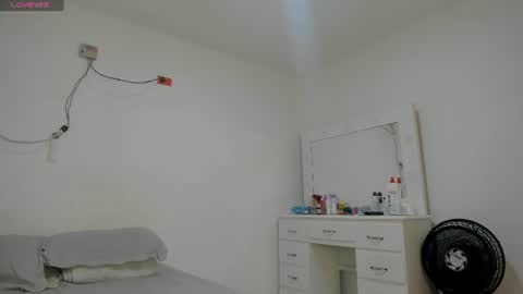 Snapshot of amaia_baez chatting on 06/19/26, 06:23 AMAIA online show from 06/19/26, 06:23