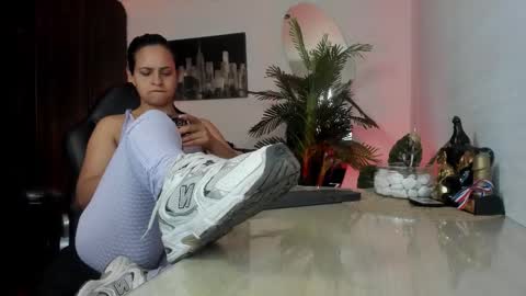 anny online show from 10/23/25, 02:11