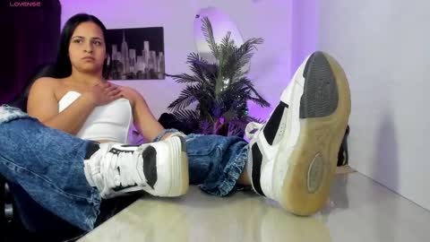 anny online show from 11/01/25, 10:56