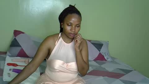 amala01 online show from 04/04/26, 11:57