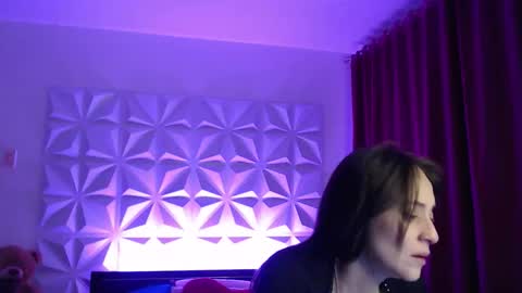 Snapshot of amalett chatting on 10/19/25, 12:11 Amalett online show from 10/19/25, 12:11