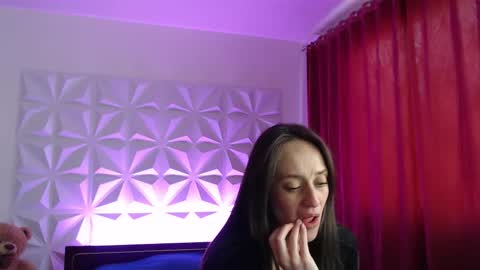 Snapshot of amalett chatting on 10/19/25, 12:17 Amalett online show from 10/19/25, 12:17