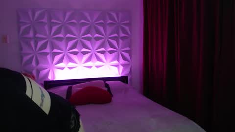 Snapshot of amalett chatting on 12/15/25, 11:53 Amalett online show from 12/15/25, 11:53