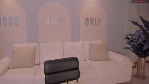 Amalia cruss online show from 11/13/25, 07:57