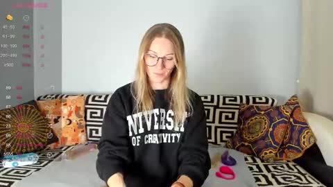 Amalia online show from 11/23/25, 08:03