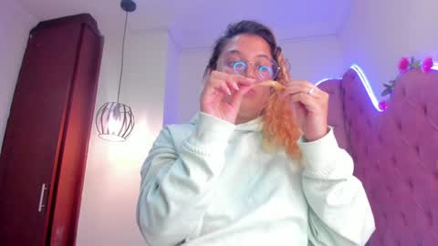 Amalia Im Back See you soon this January 7 at 10 pm Colombia time online show from 02/09/25, 02:06