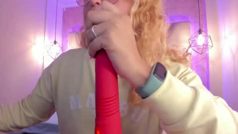 Amalia Im Back See you soon this January 7 at 10 pm Colombia time online show from 02/24/25, 05:33