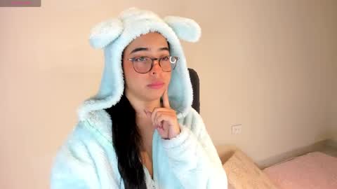 Snapshot of amaliaandrade chatting on 05/28/26, 04:43 Amalia real MIA online show from 05/28/26, 04:43