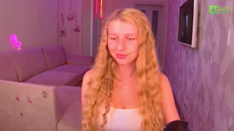 Snapshot of amaliaqueen999 chatting on 10/26/25, 01:17 Amalia online show from 10/26/25, 01:17