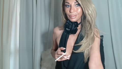 Snapshot of amanda0803 chatting on 02/14/25, 09:24 Angel or Demon online show from 02/14/25, 09:24