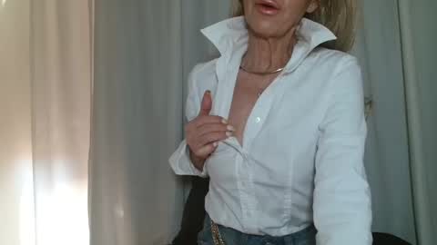 Snapshot of amanda0803 chatting on 02/21/25, 01:11 Angel or Demon online show from 02/21/25, 01:11