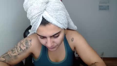 The queen of the biceps  online show from 12/18/25, 02:34