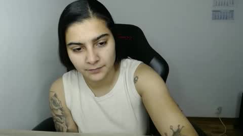 The queen of the biceps  online show from 01/15/26, 06:44