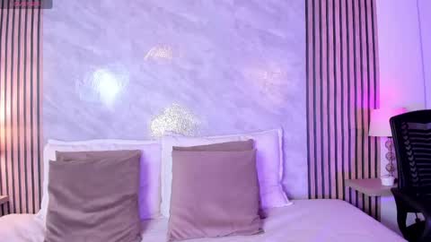 Luisa online show from 04/24/26, 02:03