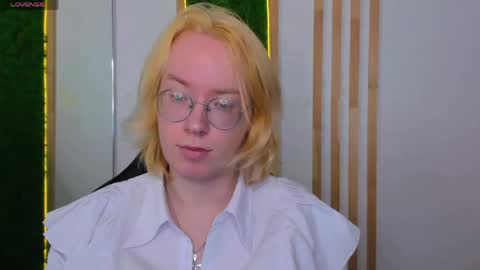Snapshot of amanda_butlerr chatting on 05/31/26, 01:07 Hi im Amanda online show from 05/31/26, 01:07