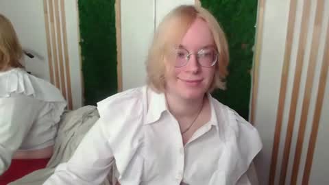 Snapshot of amanda_butlerr chatting on 06/20/26, 12:41 Hi im Amanda online show from 06/20/26, 12:41