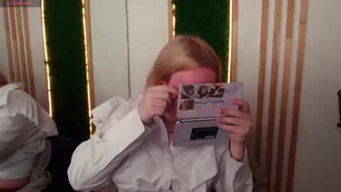 Snapshot of amanda_butlerr chatting on 06/26/26, 02:43 Hi im Amanda online show from 06/26/26, 02:43