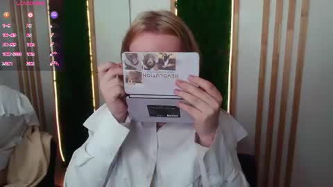 Snapshot of amanda_butlerr chatting on 06/27/26, 12:22 Hi im Amanda online show from 06/27/26, 12:22