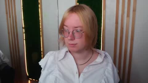 Snapshot of amanda_butlerr chatting on 07/03/26, 12:22 Hi im Amanda online show from 07/03/26, 12:22