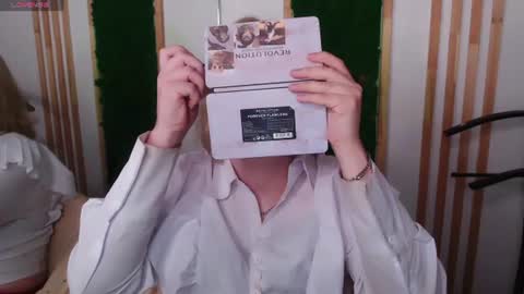 Snapshot of amanda_butlerr chatting on 07/09/26, 12:09 Hi im Amanda online show from 07/09/26, 12:09