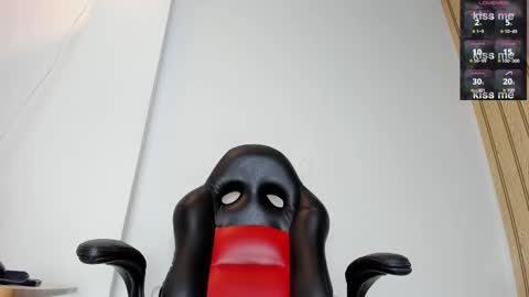 Snapshot of amanda_marcuzzi chatting on 02/11/26, 11:43 Amanda Marcuzzi online show from 02/11/26, 11:43