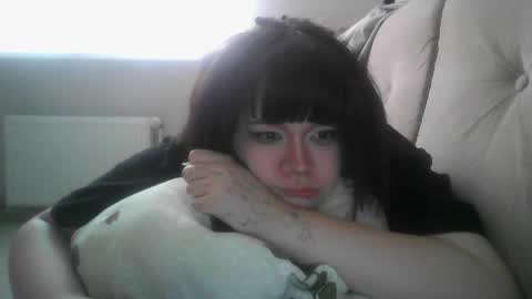Snapshot of amanda_mia chatting on 04/17/26, 11:02 amanda_mia online show from 04/17/26, 11:02