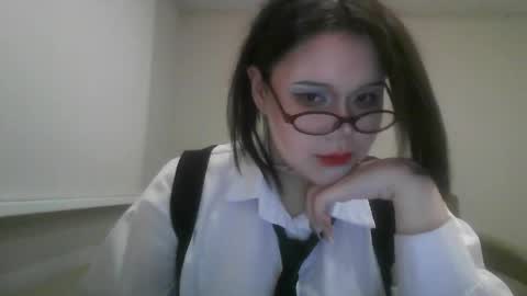 Snapshot of amanda_mia chatting on 04/21/26, 05:28 amanda_mia online show from 04/21/26, 05:28