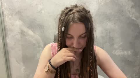 Amanda online show from 03/20/26, 09:36