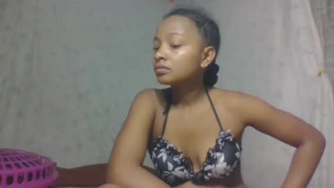 Snapshot of amandaaa25 chatting on 10/08/25, 06:00 amandaaa25 online show from 10/08/25, 06:00