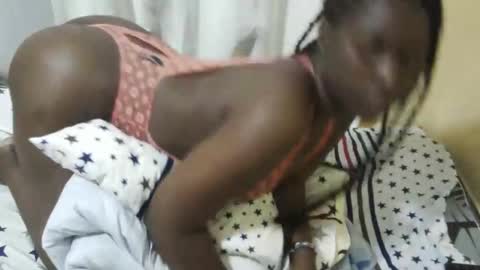 Snapshot of amandaflower2 chatting on 11/16/25, 03:45 amanda online show from 11/16/25, 03:45