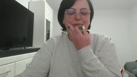 Snapshot of amandamuller1982 chatting on 12/27/24, 10:45 Anda online show from 12/27/24, 10:45