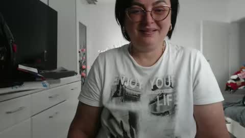 Snapshot of amandamuller1982 chatting on 10/27/25, 11:47 Anda online show from 10/27/25, 11:47