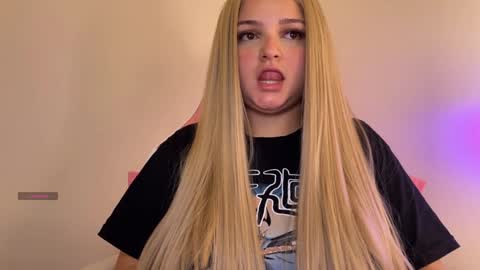 Snapshot of amandhaaa chatting on 12/10/24, 09:00 Amandha online show from 12/10/24, 09:00