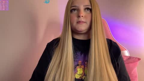 Snapshot of amandhaaa chatting on 12/17/24, 11:59 Amandha online show from 12/17/24, 11:59